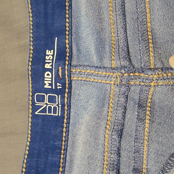 Shorts - Picture 3 of 4